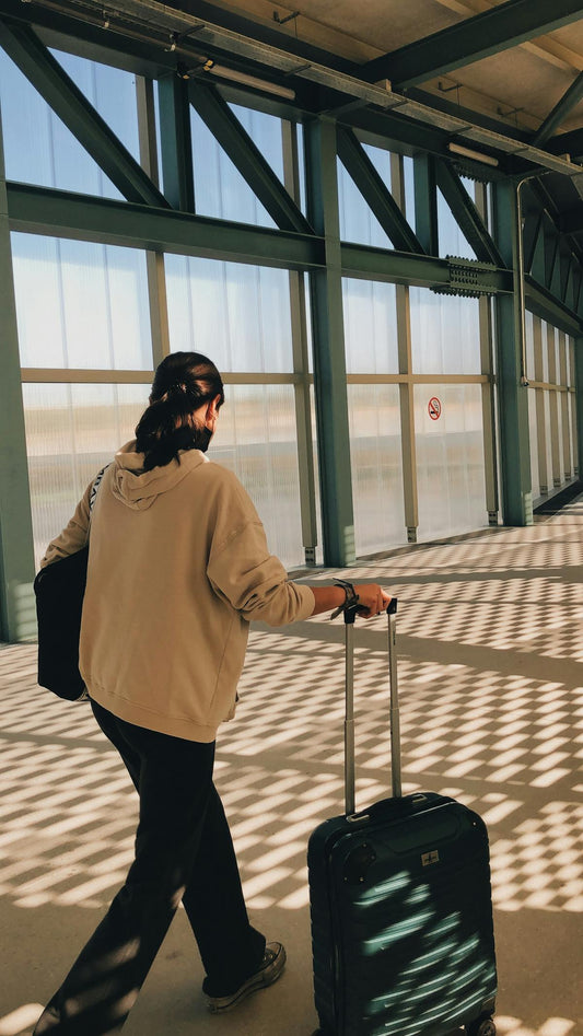 Voyager avec des fuites urinaires : 10 conseils pratiques